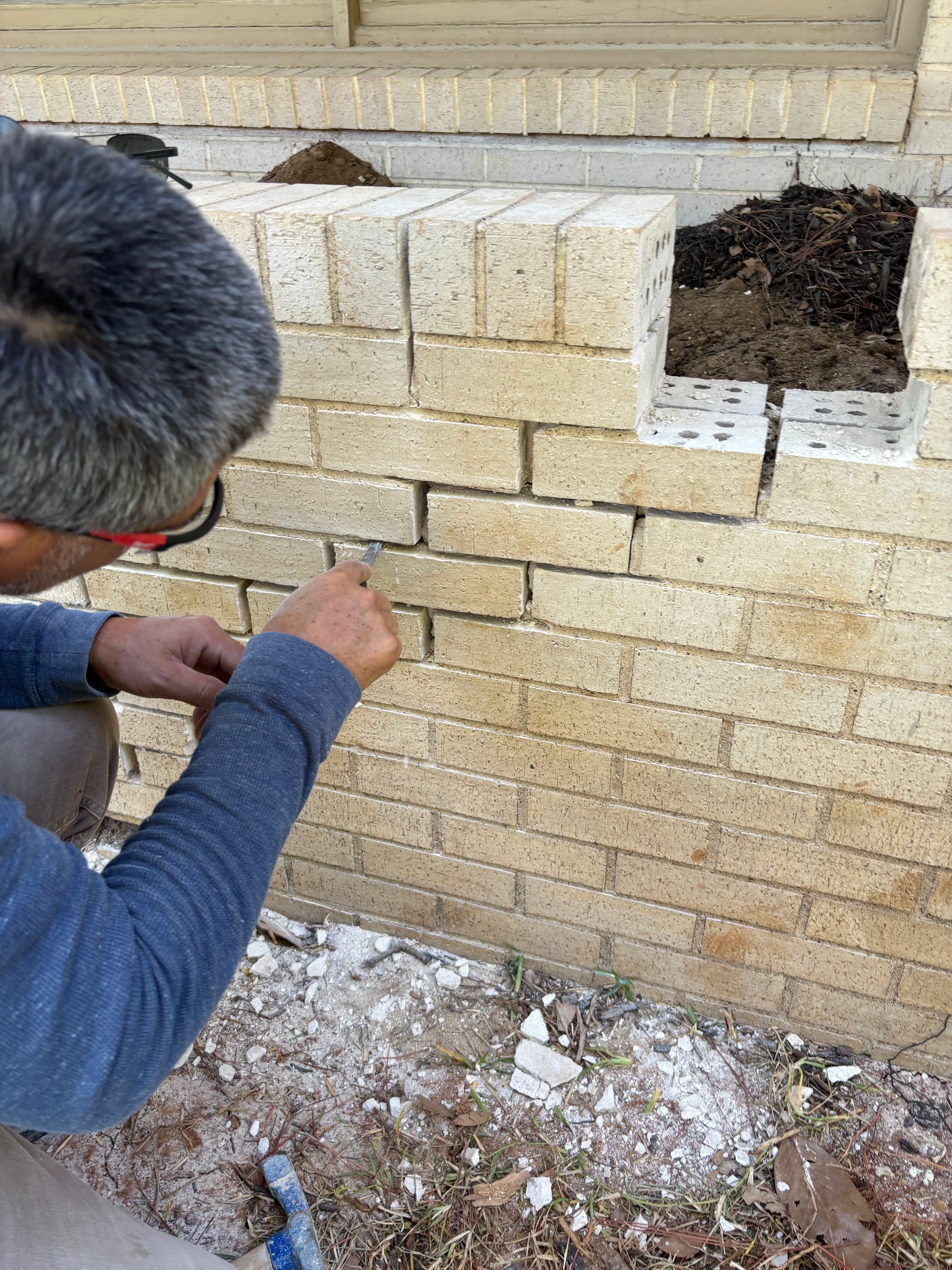 Brick wall tuckpointing and mortar repair